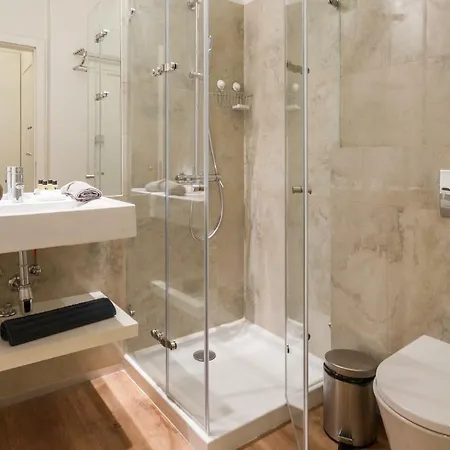 Exclusive 1 Bedroom Flat In The Heart Of Apartment *